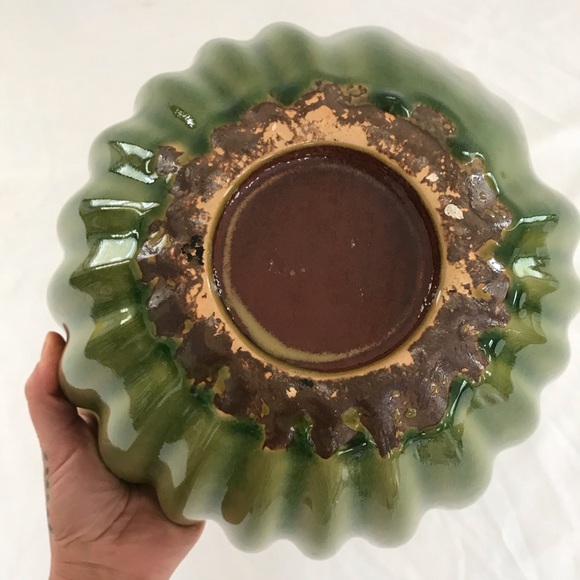 Scalloped Ceramic Chip Bowl - Picture 4 of 4
